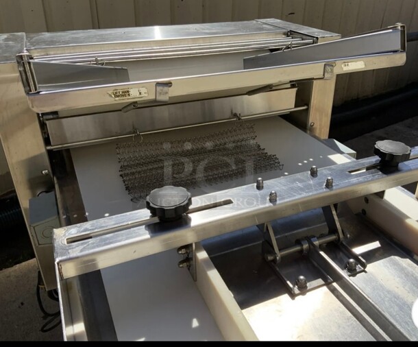 LVO Dough sheeter roller moulder SM24 French bread Excellent Condition - Image 3 of 7