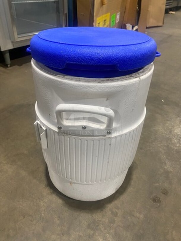 Igloo Blue and White Poly Portable 5 Gallon Beverage Cooler! With Lid! With Side Handles! - Image 2 of 6