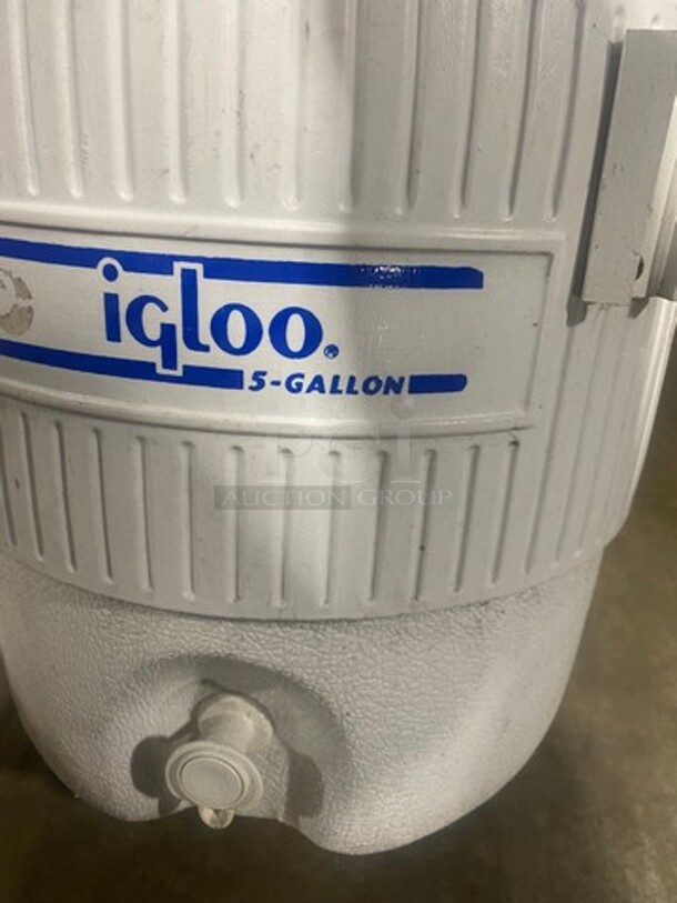 Igloo Blue and White Poly Portable 5 Gallon Beverage Cooler! With Lid! With Side Handles! - Image 5 of 6