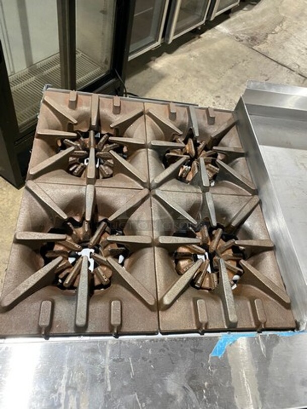 WOW! NEVER USED! Garland Commercial Natural Gas Powered 4 Burner Stove With Right Side Flat Griddle! Griddle Has Back And Side Splashes! With 2 Compartment Storage Space Underneath! All Stainless Steel! On Casters! Model: G604G36SS SN: 1712100102342 - Image 5 of 12