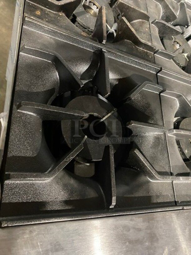 SCRATCH-N-DENT! LATE MODEL! Sierra Commercial Natural Gas Powered 10 Burner Stove! With Raised Back Splash And Salamander Shelf! With 2 Oven Underneath! All Stainless Steel! On Casters! - Image 6 of 12