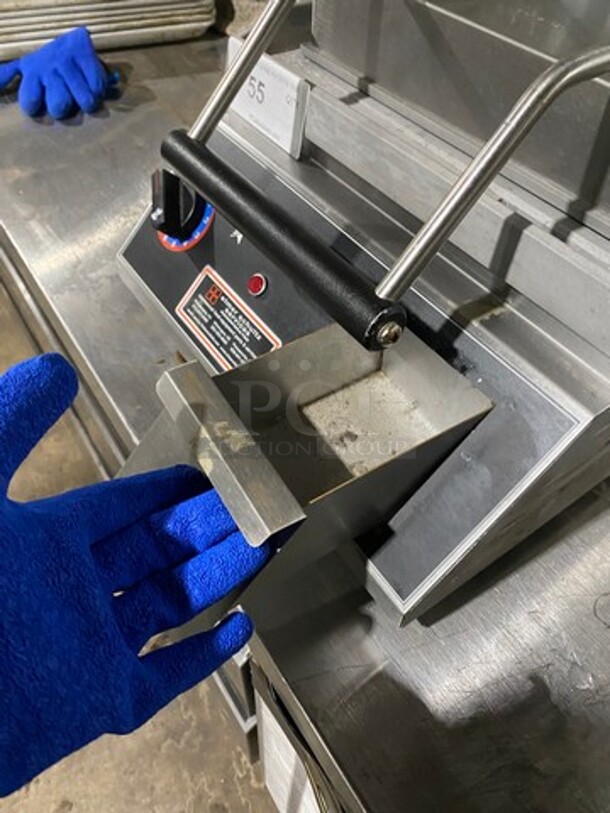 NEW! OUT OF THE BOX! Star Pro Max Commercial Countertop Panini/Sandwich Grill! With Flat Press! All Stainless Steel! Model: GR14B SN: GS141110A0047 120V - Image 6 of 11