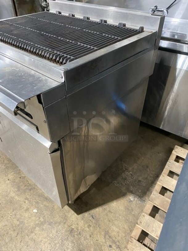 Vulcan Natural Gas Powered Char Broiler Grill! With Underneath Storage Space! All Stainless Steel! On Legs! Model: VCBB36B SN: 481841261 - Image 3 of 9