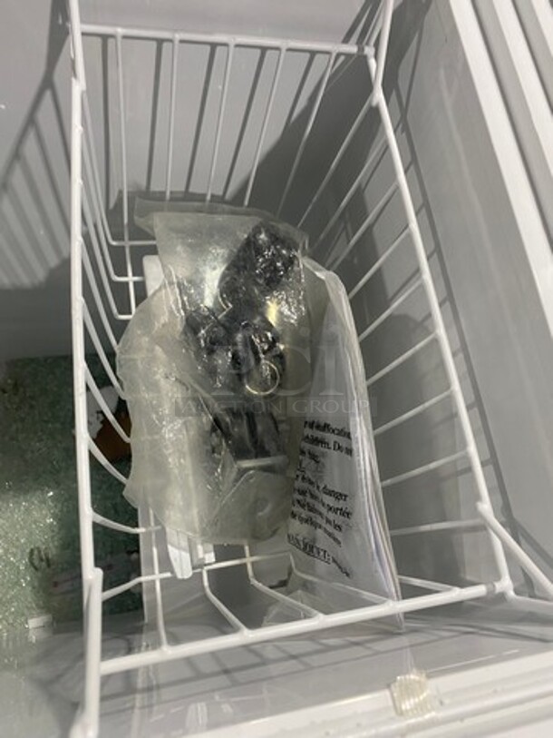 SCRATCH-N-DENT! LATE MODEL! Kelvinator Commercial Reach Down Chest Freezer! With Hinged Top Lid! Model: KCNF073WS SN: F738090 115V - Image 7 of 10