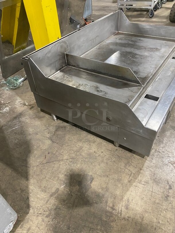 Woodstone Commercial Countertop Natural Gas Powered 48 Inch Flat Griddle! With Split Top! With Back & Side Splashes! All Stainless Steel! On Legs! - Image 2 of 8