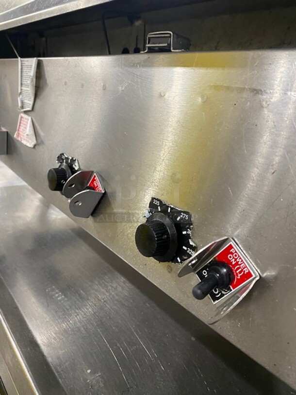 Lang Commercial Countertop Natural Gas Powered Mirror Shine Polish Top Flat Top Griddle! With Back And Side Splashes! All Stainless Steel! On Small Legs! MODEL 248SCNATSH - Image 6 of 8