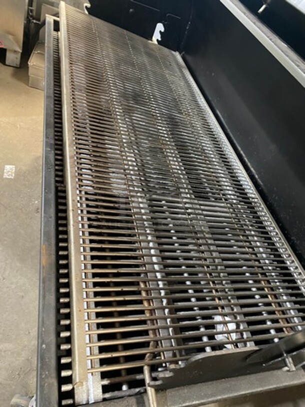 WOW! Belson Porta Grill LP Powered BBQ Grill! On Casters! WORKING WHEN REMOVED! Model: PG2460II SN: 4459 - Image 5 of 9