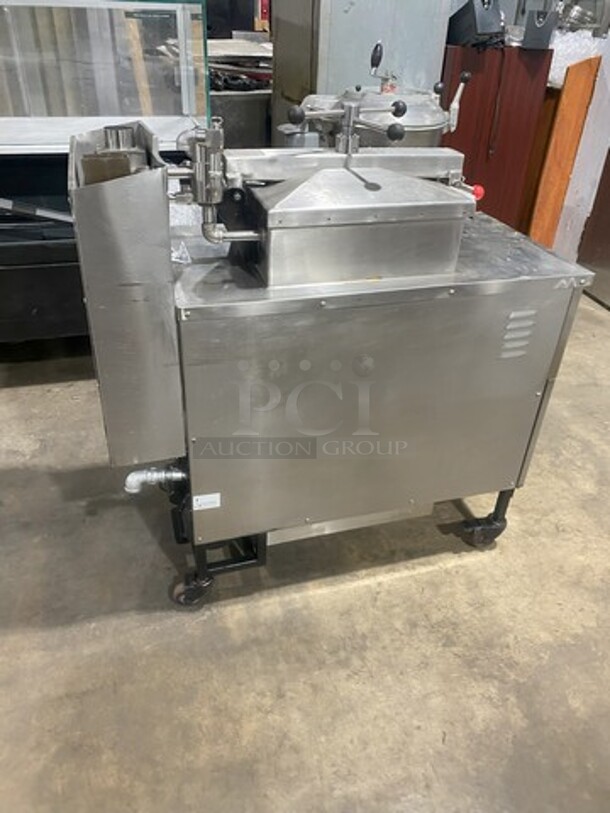 Sweet! 2017 All Stainless Steel LP Powered Pressure Fryer Deep Fat Fryer! Model YXY-25! With Basket & Oil Filter! On Casters!  - Image 4 of 10