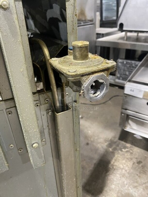 Nice! Ikon All Stainless Steel Natural Gas Powered 4 Burner Oven/Range With Raised BackSplash! With Oven Underneath! On Commercial Casters! Working When Removed! - Image 9 of 11