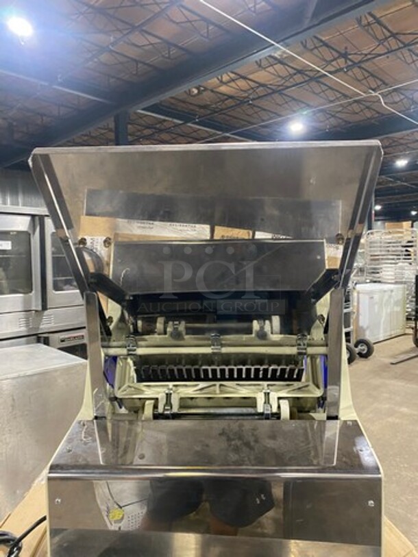 SWEET! Doyon Commercial Countertop Bread Loaf Slicer! WORKING WHEN REMOVED! Model: SM302 SN: DYN1201065 120V 60HZ 1 Phase - Image 6 of 11