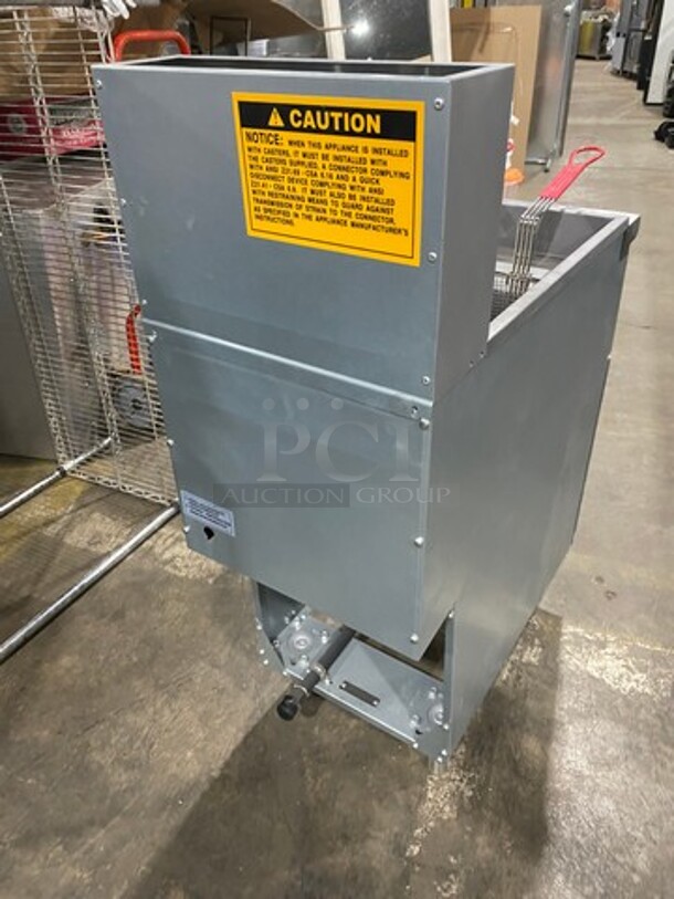 NEW! OUT OF THE BOX! LATE MODEL! 2021 Avantco Commercial Natural Gas Powered Deep Fat Fryer! With 2 Metal Frying Baskets! With Back Splash! All Stainless Steel! On Legs! Model: FF300N SN: 21040637VA - Image 3 of 9