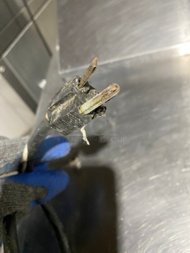 Bloomfield Commercial Countertop Coffee Brewing Machine! With 3 Coffee Pot Warming Stations! All Stainless Steel! - Image 8 of 8