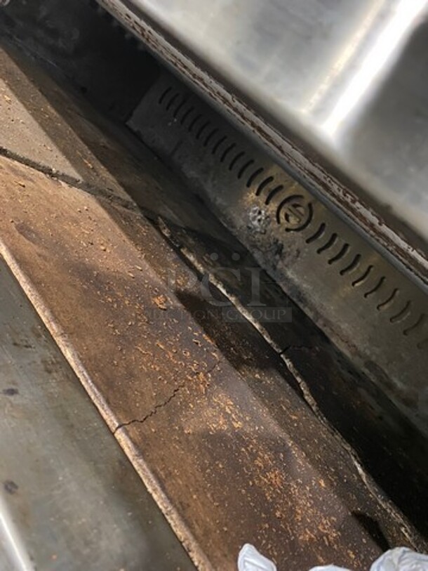 AMAZING! All Stainless Steel Commercial Natural Gas Powered 4 Deck Baking Oven! Model: MTO25 SN: 37124118 - Image 7 of 11