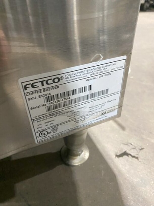 Nice! Fetco Counter Top Dual Coffee Brewer Machine! With Hot Water Line! With Airpots! On Legs! Model E52016 Serial 4801128147544! 120/208V 1/3 Phase!  - Image 2 of 10