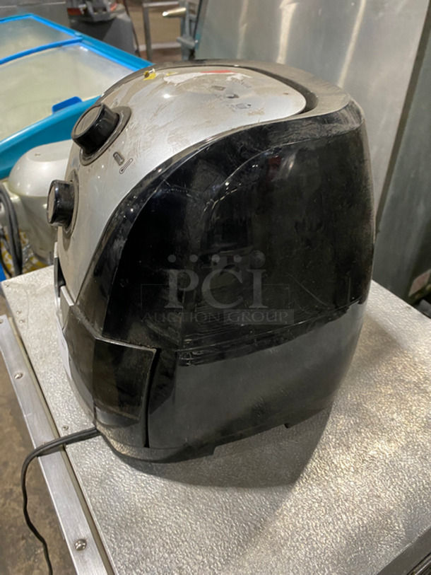 Insignia Countertop Air Fryer! Model: NSAF50MBK9 120V 60HZ - Image 2 of 8