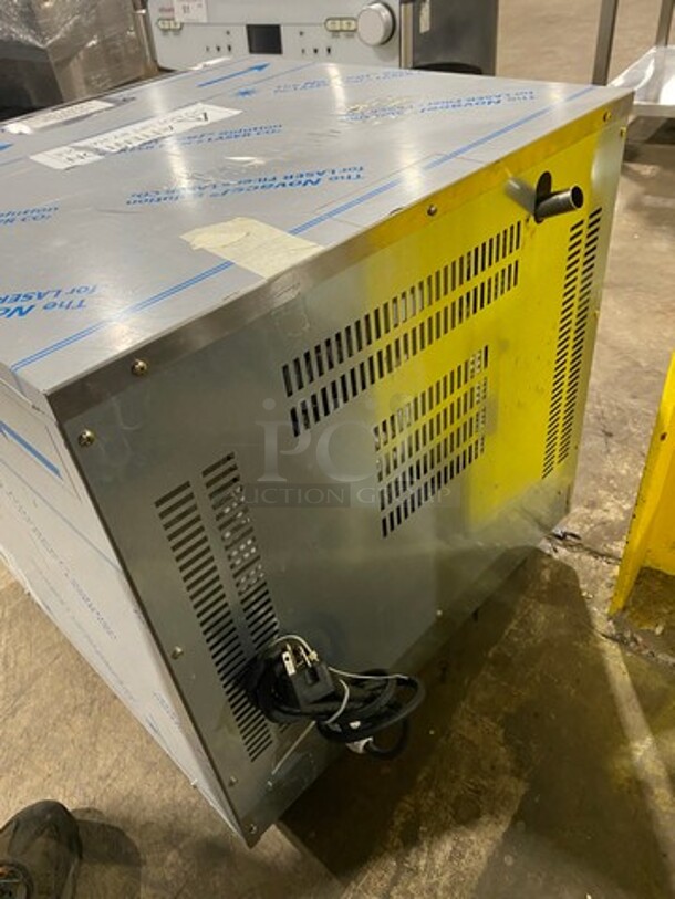 NEW! EKA Commercial Countertop Convection Oven! With View Through Door! With Metal Oven Racks! All Stainless Steel! Model: EKFA412S SN: 3218020736 120V 60HZ 1 Phase - Image 4 of 8