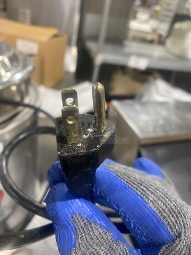 APW Wyott Commercial Countertop Cook And Serve! With Lid! Solid Stainless Steel! Model: PCW11 SN: 0909D01188 120V 60HZ 1 Phase - Image 6 of 10