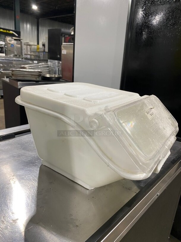Thunder Group Poly Shelf Ingredient Bin! 10 Gallon Capacity! Clear Lid White Base! - Image 3 of 6