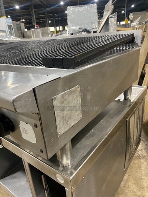 SWEET! Vulcan Commercial Countertop Natural Gas Powered Char Broiler Grill! Stainless Steel Body! On Small Legs! - Image 4 of 9