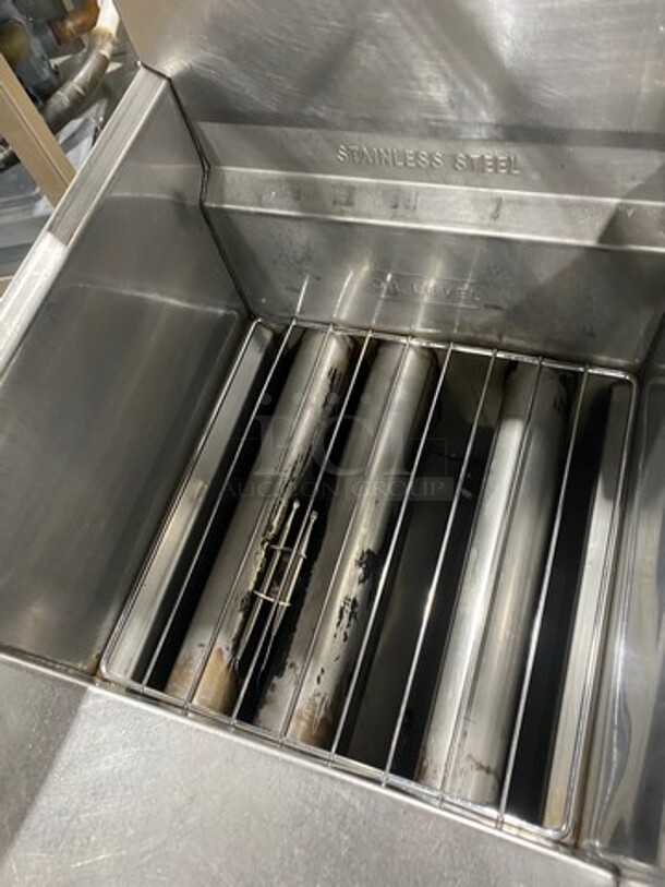 American Range Commercial Natural Gas Powered Deep Fat Fryer! With 2 Metal Frying Baskets! With Backsplash! All Stainless Steel! On Legs! Model: AF50HE SN: 211020FO351 - Image 5 of 8