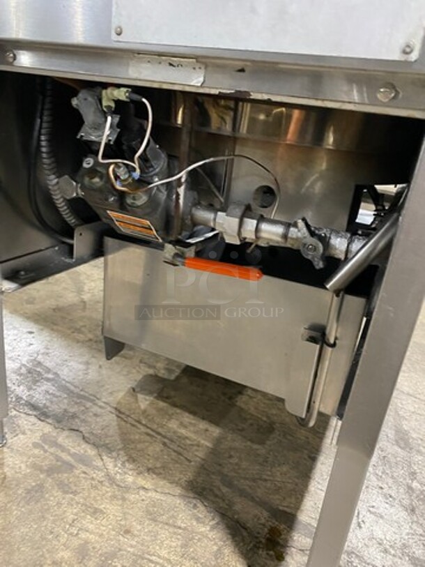 Commercial Natural Gas Powered Pressure Fryer! All Stainless Steel! On Legs! Model: 1800 SN: B1991 - Image 7 of 9