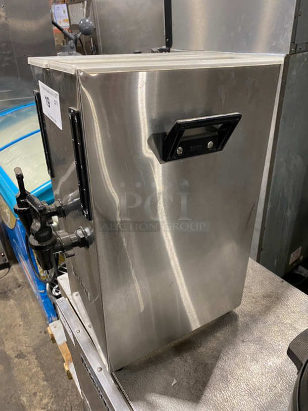 Bunn Commercial Countertop Iced Tea Server/ Beverage Dispenser! With 2 Spouts! Houlds Up To 1.5 Gallons! Solid Stainless Steel! Model: TD4T DUAL SN:TD40164652 - Image 2 of 8