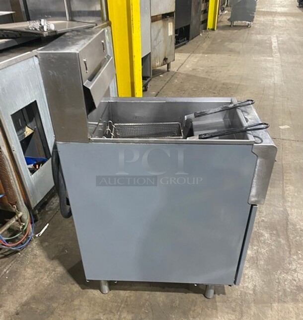 USR Cookline Stainless Steel Commercial Floor Style Deep Fat Fryer w/ 2 Metal Fry Baskets on Legs! - Image 3 of 7