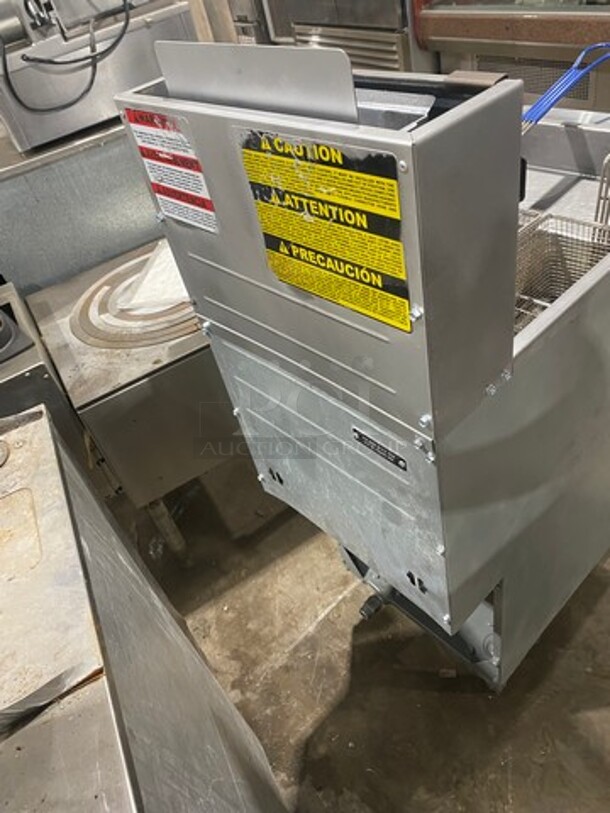 Apexra Commercial Natural Gas Powered Deep Fat Fryer! With 2 Metal Frying Baskets! All Stainless Steel! On Legs! Model: APX340N - Image 4 of 9