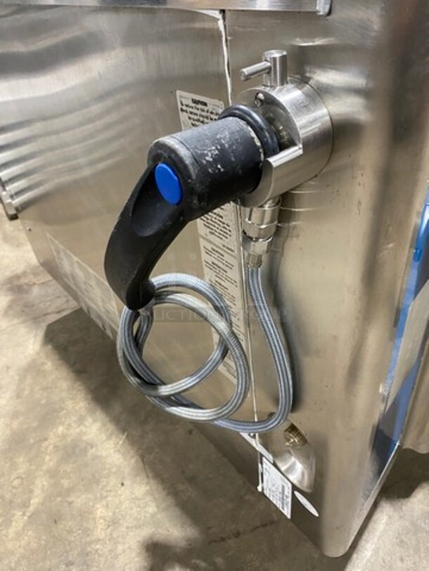 WOW! Alto Shaam Commercial Electric Powered Combitherm Convection Oven! With Metal Oven Racks! All Stainless Steel! On Small Legs! Model: 7.14ESISK SN: 1156437000 208/240V 3 Phase - Image 8 of 9