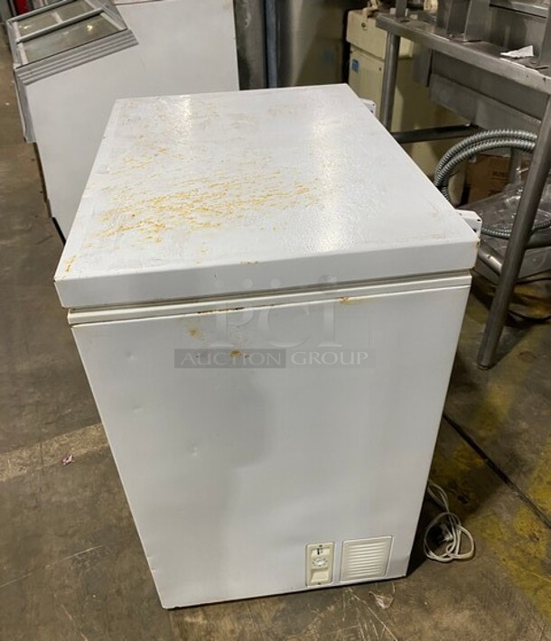 W.C Woods Commercial Chest Freezer! MODEL C07BBA SN: 092510601 115V - Image 3 of 7