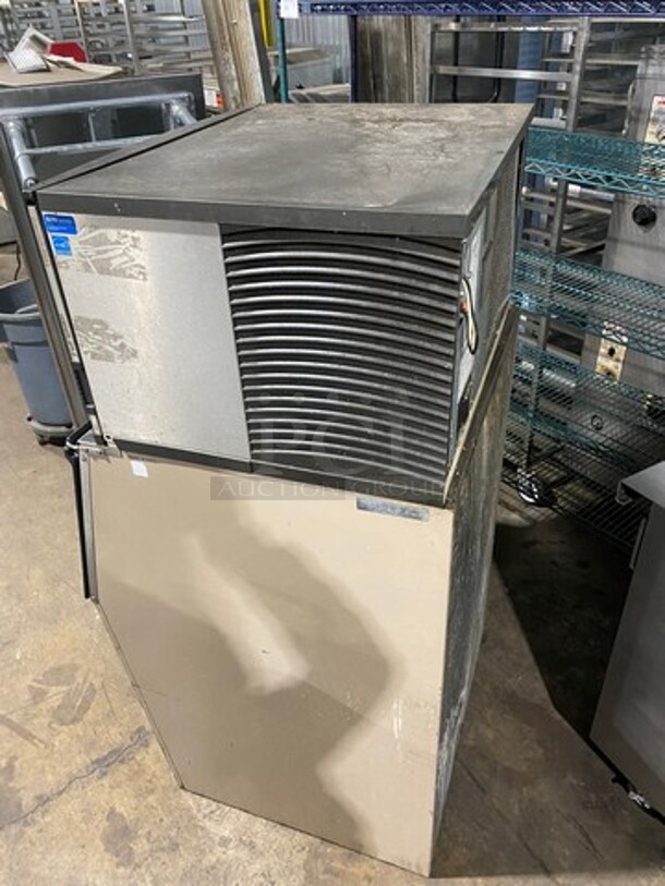 Manitowoc Commercial Ice Maker Machine! With Commercial Ice Bin! All Stainless Steel! Model: IY0304A161 SN: 1101024827 115V 60HZ 1 Phase - Image 7 of 9