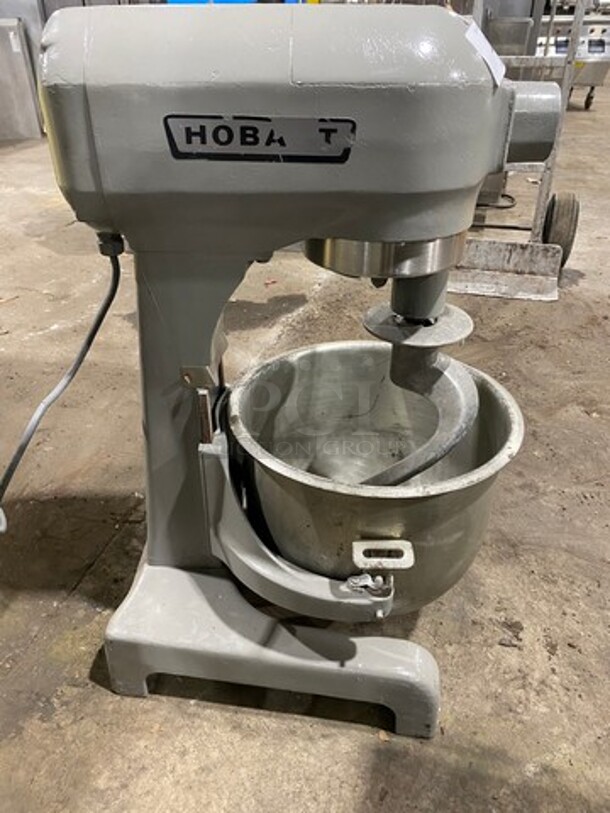 Hobart Commercial Heavy Duty 20Qt Planetary Mixer! With Spiral Attachment And Stainless Steel Mixing Bowl! Model: A200 SN: 11337200 115V 60HZ 1 Phase - Image 4 of 8