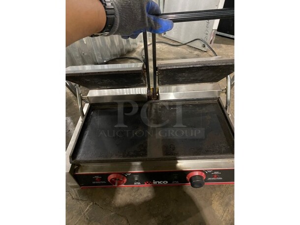 Winco Commercial Countertop Double Panini Press! All Stainless Steel! Model ESG2 Serial ESG02010000019! 120V! - Image 5 of 8