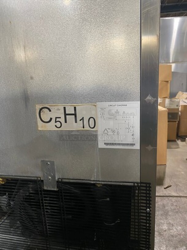 Atosa Commercial Single Door Reach In Cooler! With Poly Coated Racks! All Stainless Steel! On Casters! Model: MBF8505GR SN: MBF8505GRAUS100318082200C40028 115V 60HZ 1 Phase - Image 8 of 9