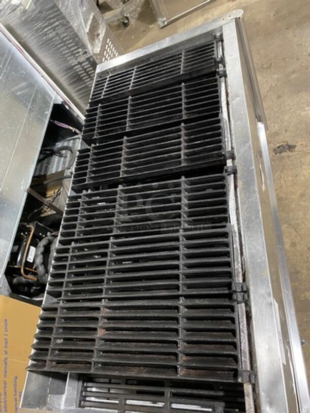Bakers Pride Commercial Gas Powered Char Broiler Grill! All Stainless Steel! On Legs! - Image 6 of 8