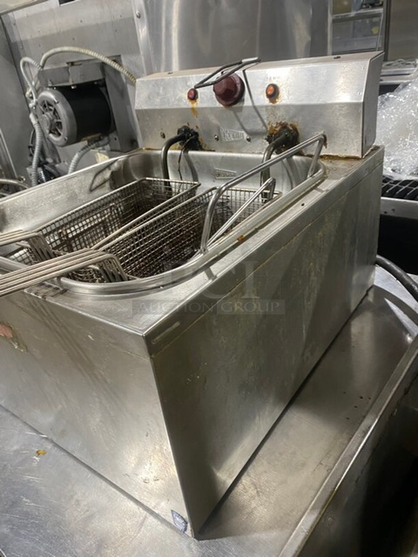 Cecilware Countertop Electric Powered Deep Fat Fryer! With Backsplash! All Stainless Steel! SN: N418971 - Image 3 of 9