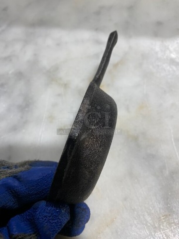 ALL ONE MONEY! Valor Mini Round Cast Iron Skillet! - Image 3 of 7