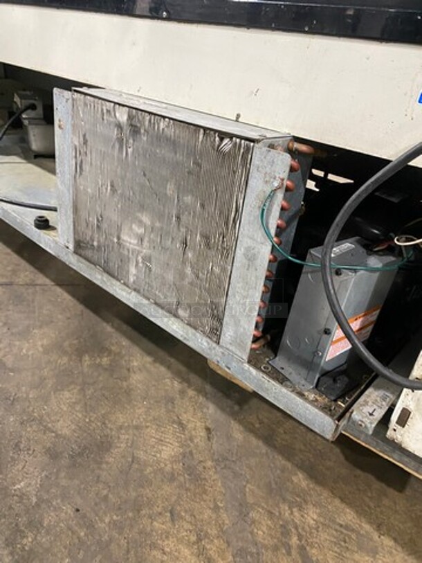 Structural Concepts Commercial Refrigerated Display Case Merchandiser! With Curved Front Glass! With Rear Access Doors! Model: HV74R SN: 258092IM212285 115/230V 60HZ 1 Phase - Image 8 of 9