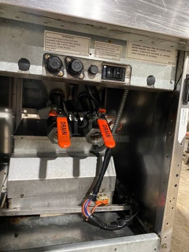 Frymaster Commercial Electric Powered Deep Fat Fryer! With Metal Frying Baskets! With Side Splashes! All Stainless Steel! On Casters! Model: RE1142SE SN: 1508NA0057 208V 60HZ 3 Phase - Image 7 of 10