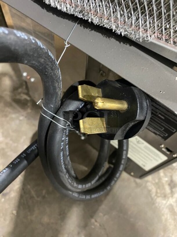 LATE MODEL! 2017 Turbo Chef Commercial Countertop Rapid Cook Oven! On Small Legs! Model: NGO SN: NGOD31108 208/240V 60HZ 1 Phase - Image 7 of 7