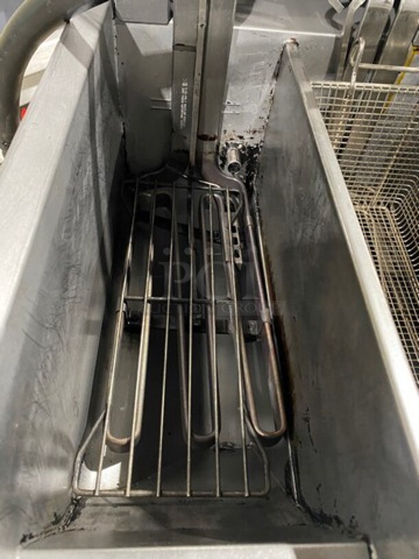 FRYMASTER Commercial Electric Powered Split Bay Deep Fat Fryer! With Metal Frying Baskets! All Stainless Steel! On Casters Model: RE1142SE Serial 1508NA0057 208V/60HZ/3 Phase! - Image 6 of 10