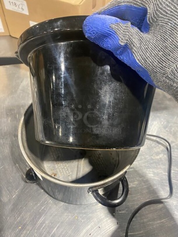 Crock Pot Countertop Slow Cooker! With 3QT Capacity! Model: SCR300B - Image 8 of 10
