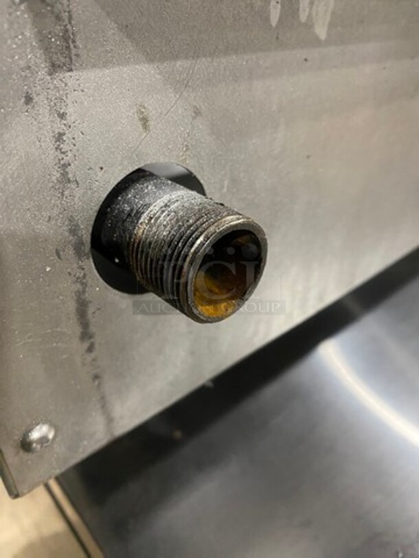 Copper Beech Commercial Countertop Natural Gas Powered Flat Top Griddle! With Back And Side Splashes! All Stainless Steel! On Legs! Model: CBMG24 SN: 181235131 - Image 8 of 8