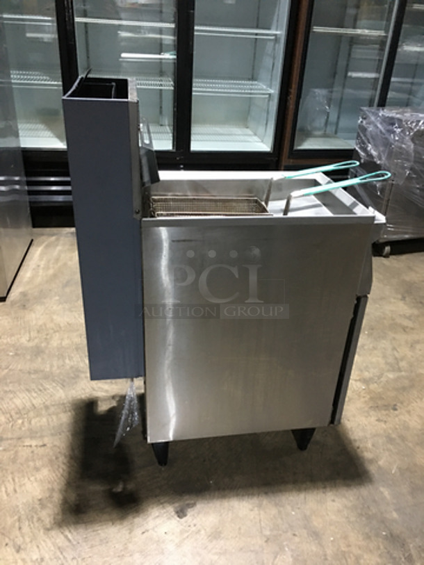NICE! Cecilware Commercial Natural Gas Powered Deep Fat Fryer! With Backsplash! All Stainless Steel! On Legs! Model: FMS403HP - Image 4 of 8