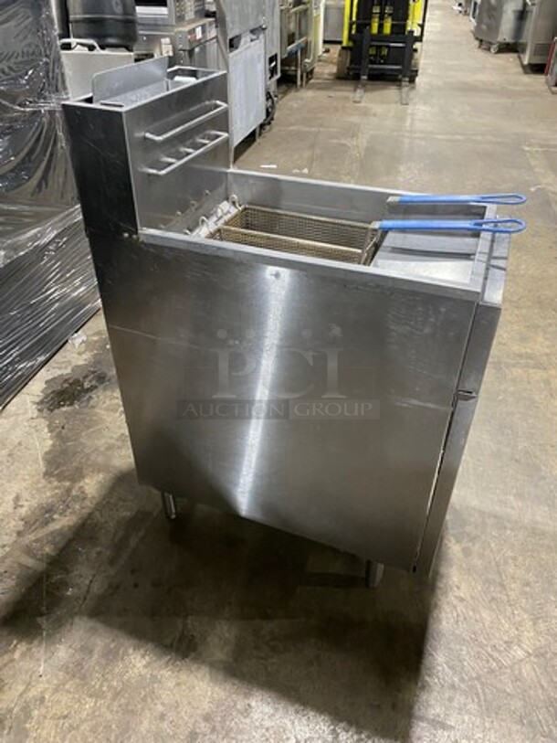 Atosa Commercial Natural Gas Powered Deep Fat Fryer! With 2 Metal Frying Baskets! All Stainless Steel! On Legs! - Image 2 of 8