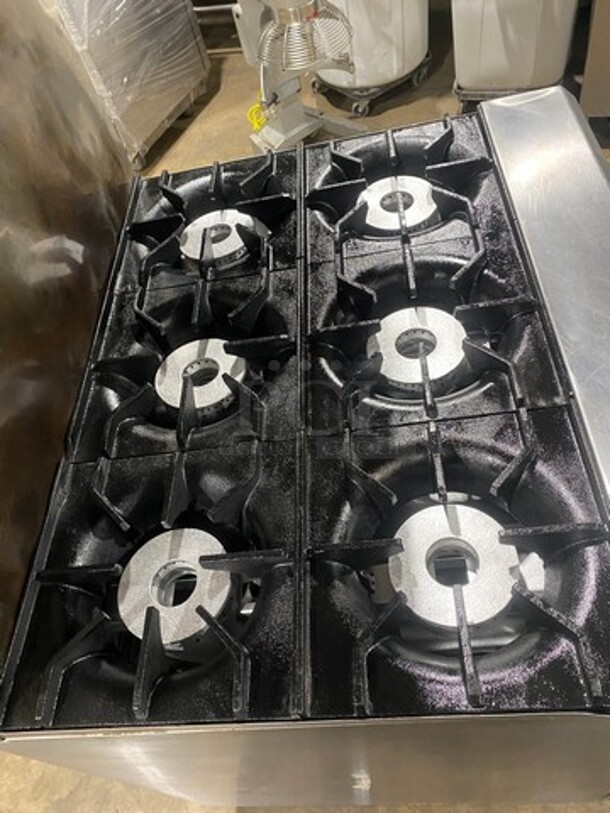 LATE MODEL! 2021 Rocket Commercial Natural Gas Powered 6 Burner Stove! With Raised Back Splash And Salamander Shelf! With Oven Underneath! All Stainless Steel! On Legs! Model: RCPRO36GST SN: 2572612109280373 - Image 5 of 10