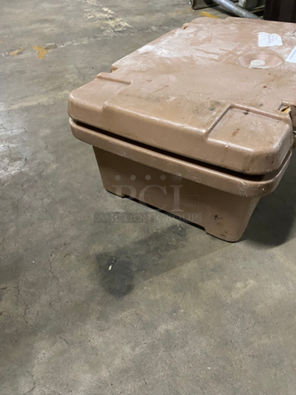 Cambro Insulated Food Pan Carrier! With Lid! - Image 2 of 5