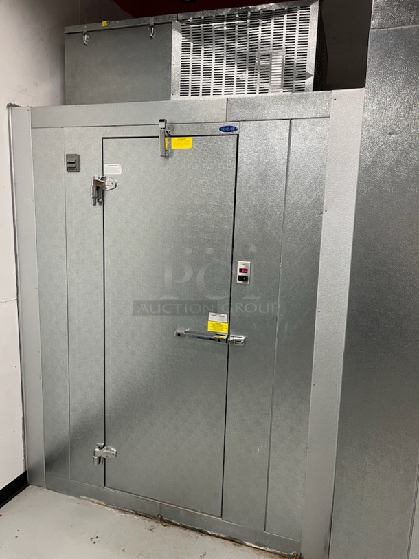 6'x5'x7' Norlake SELF CONTAINED Walk In Freezer Box w/ Floor, Norlake Model CPF100DC-A Condenser and Emerson Compressor. 208-230 Volts, 1 Phase. Picture of the Unit Before Removal Is Used As Gallery Picture - Image 1 of 9
