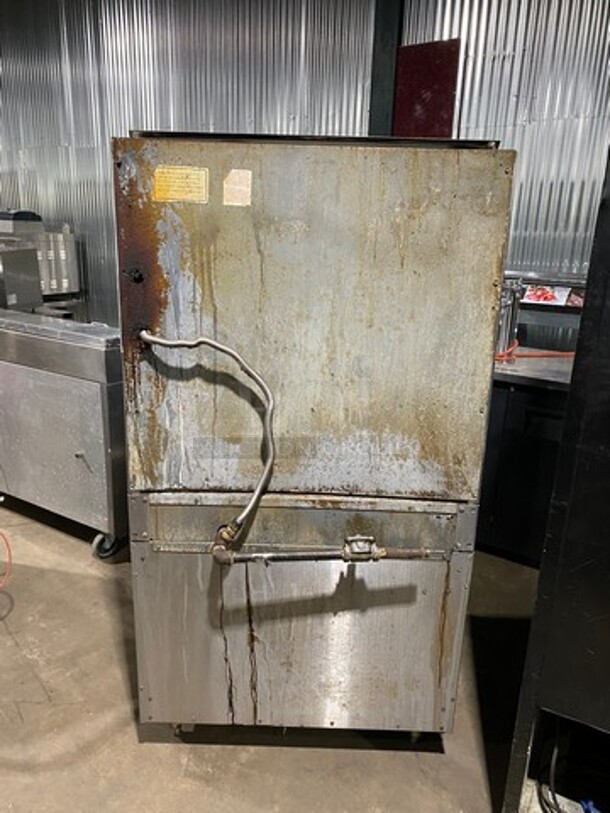 US Range Commercial Natural Gas Powered Flat Top Griddle! With Side Splashes! With Raised Back Splash And Cheese Melter! With Storage Space Underneath! All Stainless Steel! On Legs! Model: BSRX SN: 0409100106383 - Image 3 of 12