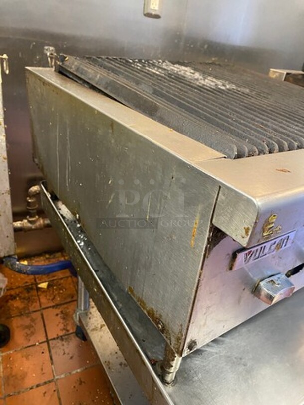 Vulcan Commercial Countertop Natural Gas Powered Char Broiler Grill! Stainless Steel Body! On Small Legs! WORKING WHEN REMOVED! - Image 2 of 7